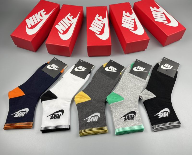 Nike socks (2)