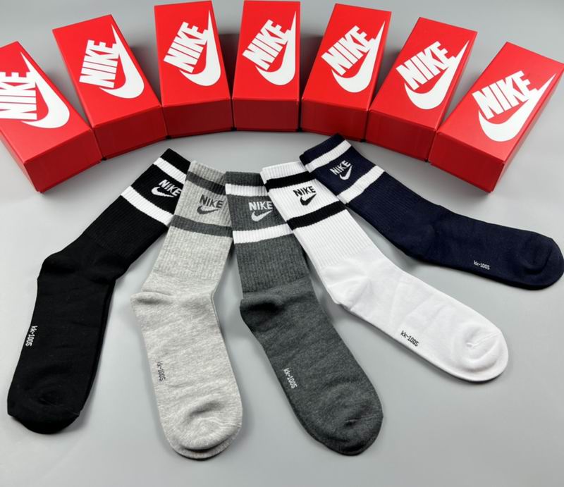 Nike socks (3)