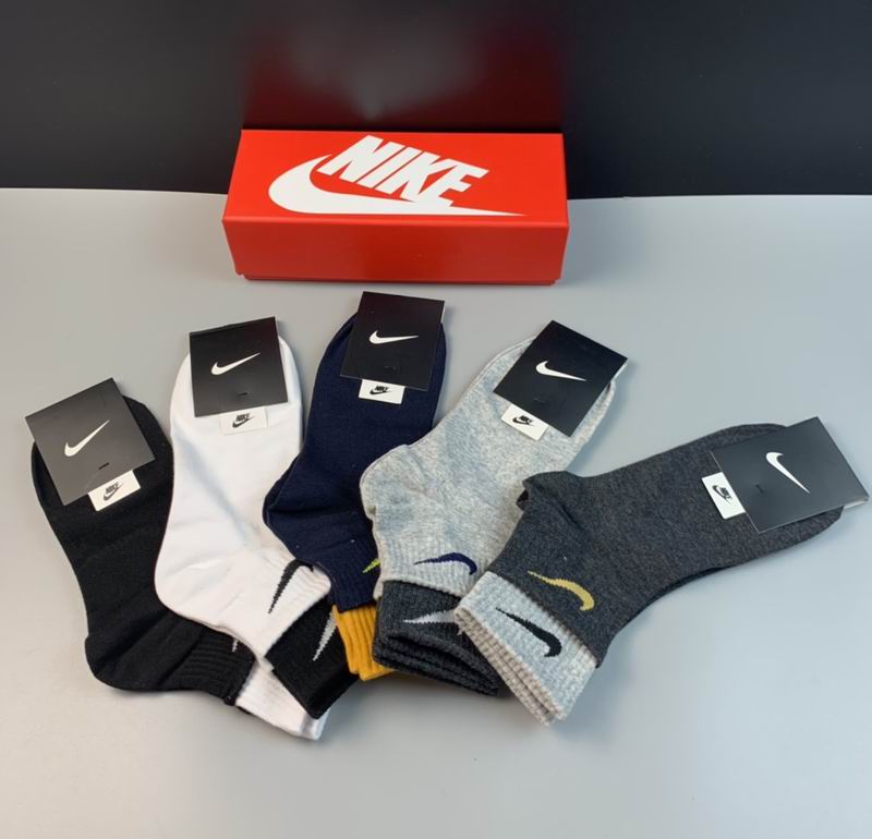 Nike socks (3)
