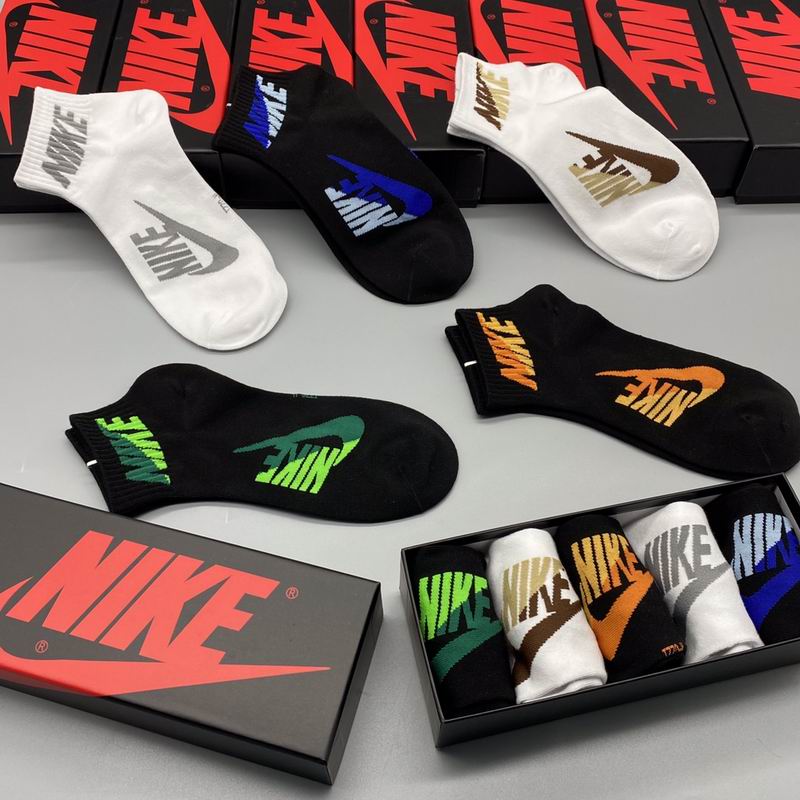 Nike socks (3)