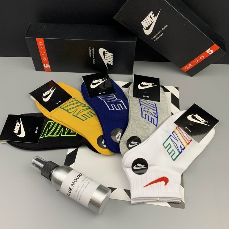 Nike socks (3)