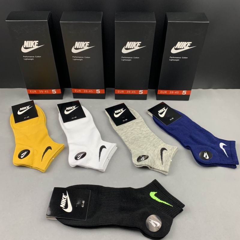 Nike socks (3)