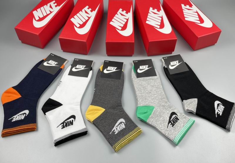 Nike socks (3)