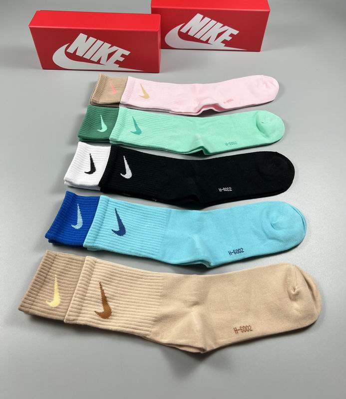 Nike socks (3)