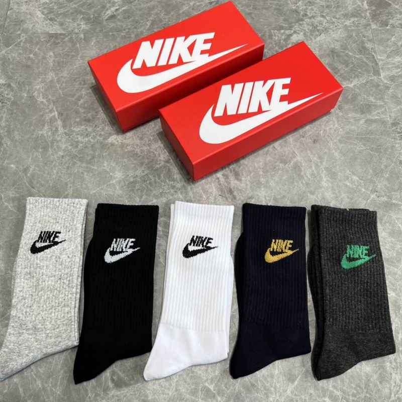 Nike socks (4)