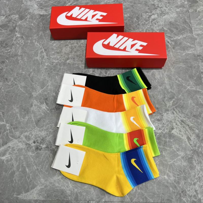 Nike socks (4)