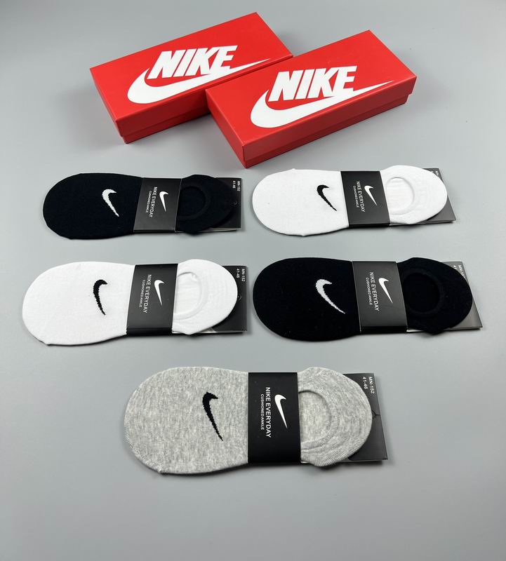 Nike socks (4)