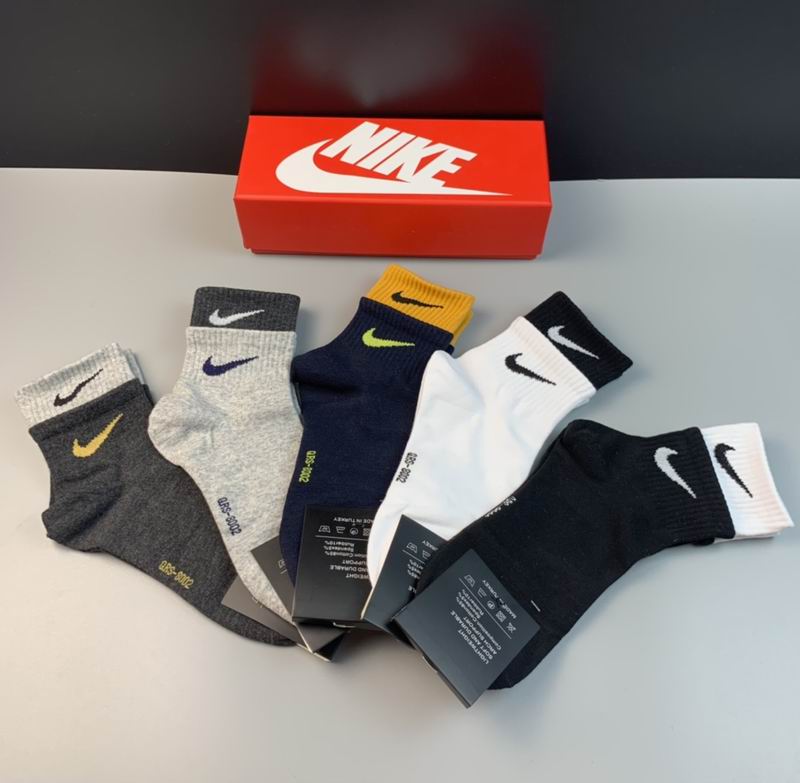 Nike socks (4)