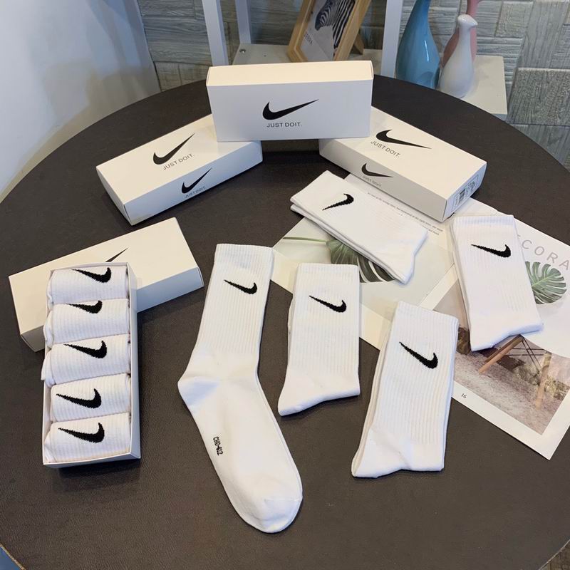 Nike socks (4)