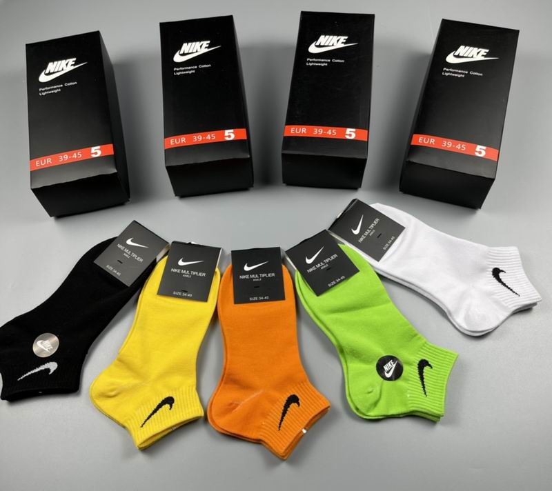 Nike socks (4)