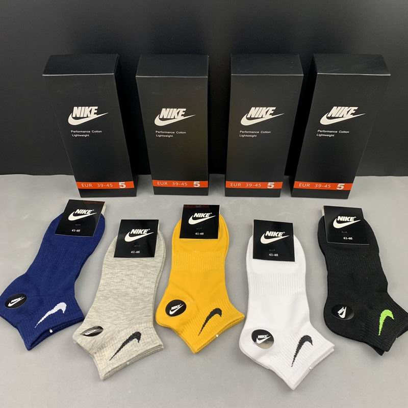 Nike socks (4)