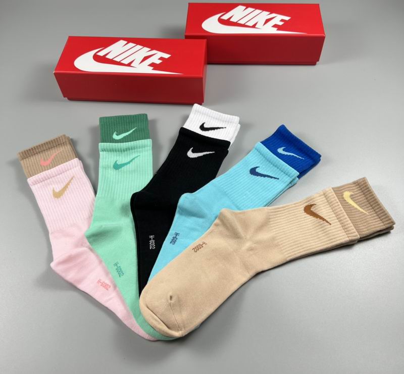 Nike socks (4)