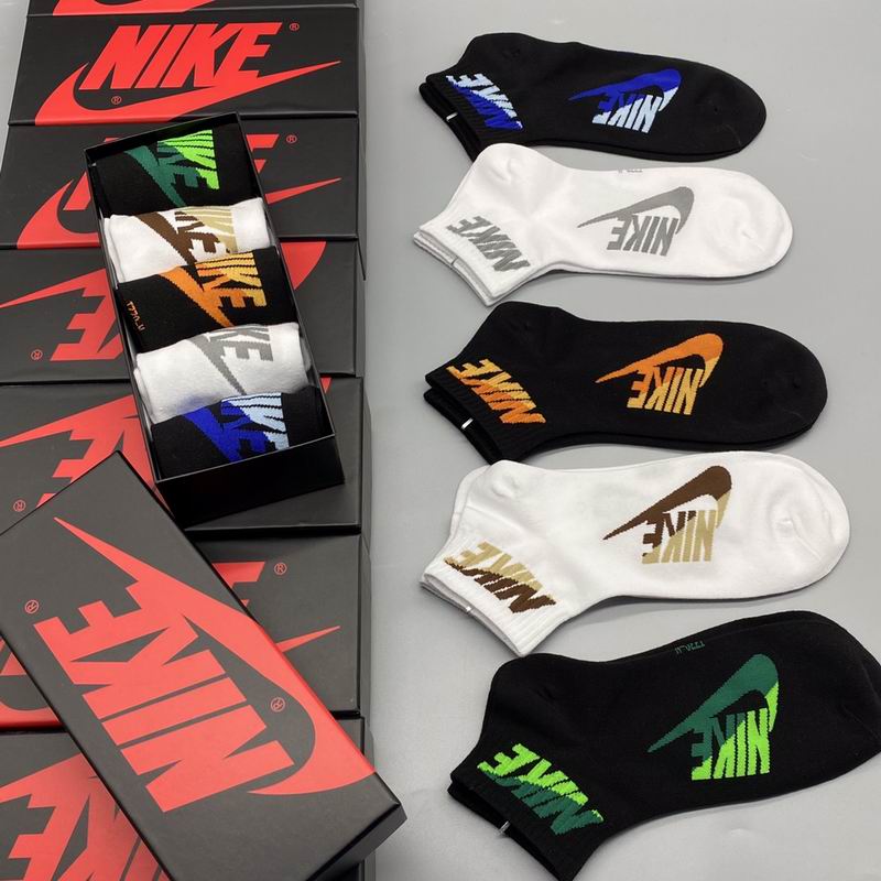 Nike socks (5)