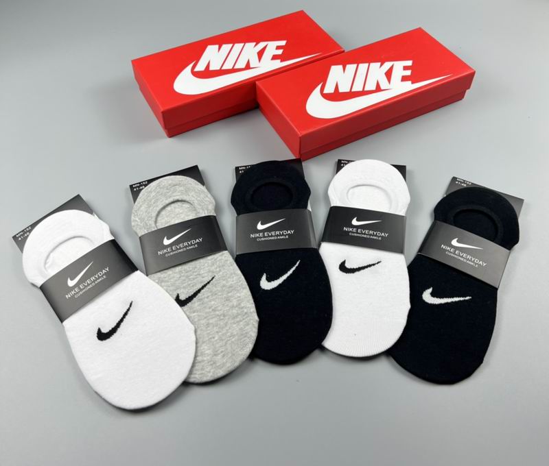 Nike socks (6)
