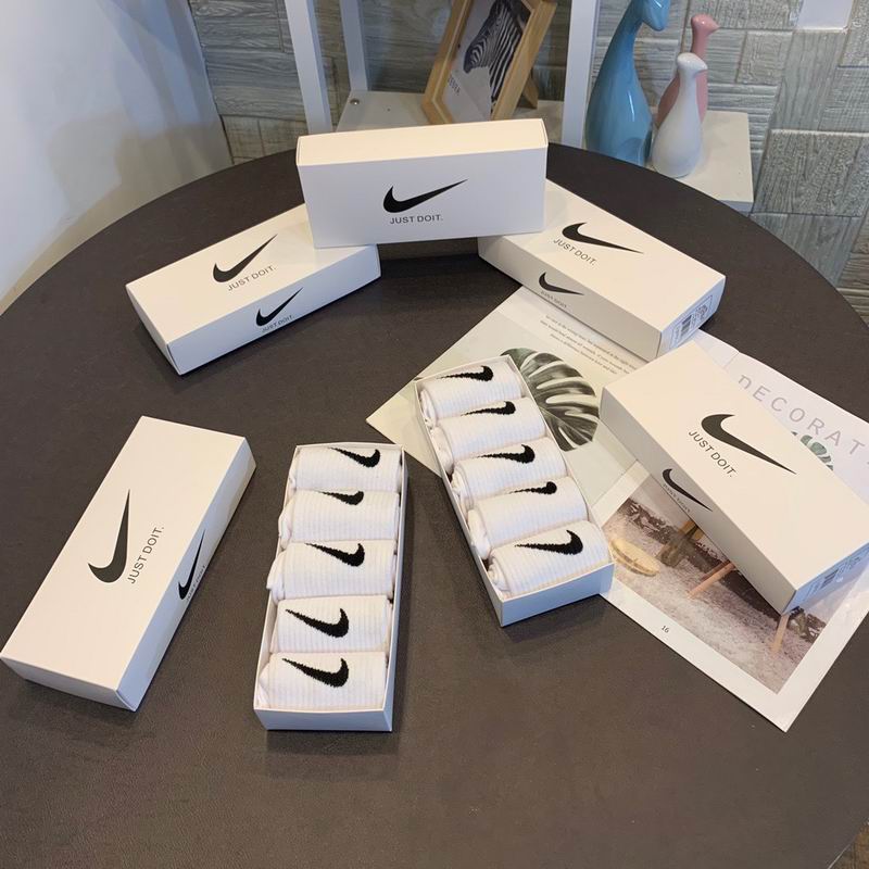 Nike socks (6)