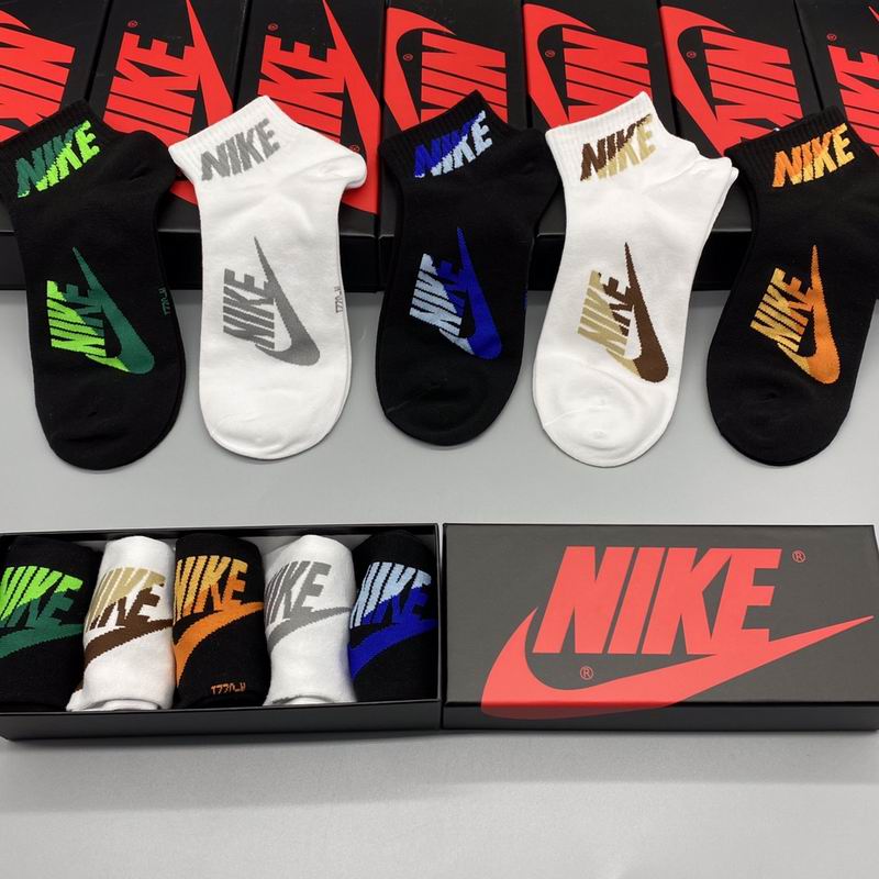 Nike socks (6)