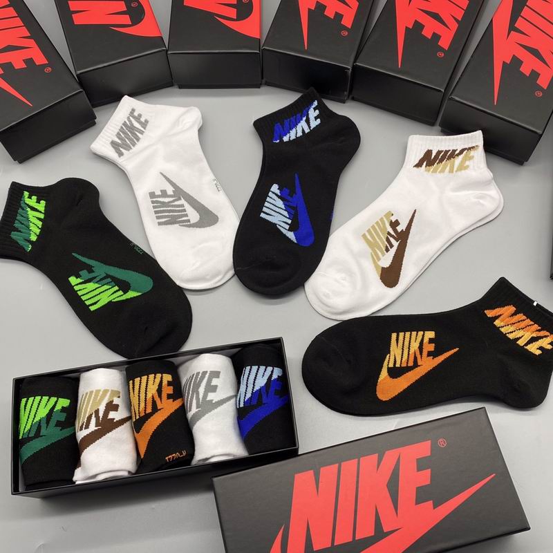 Nike socks (8)
