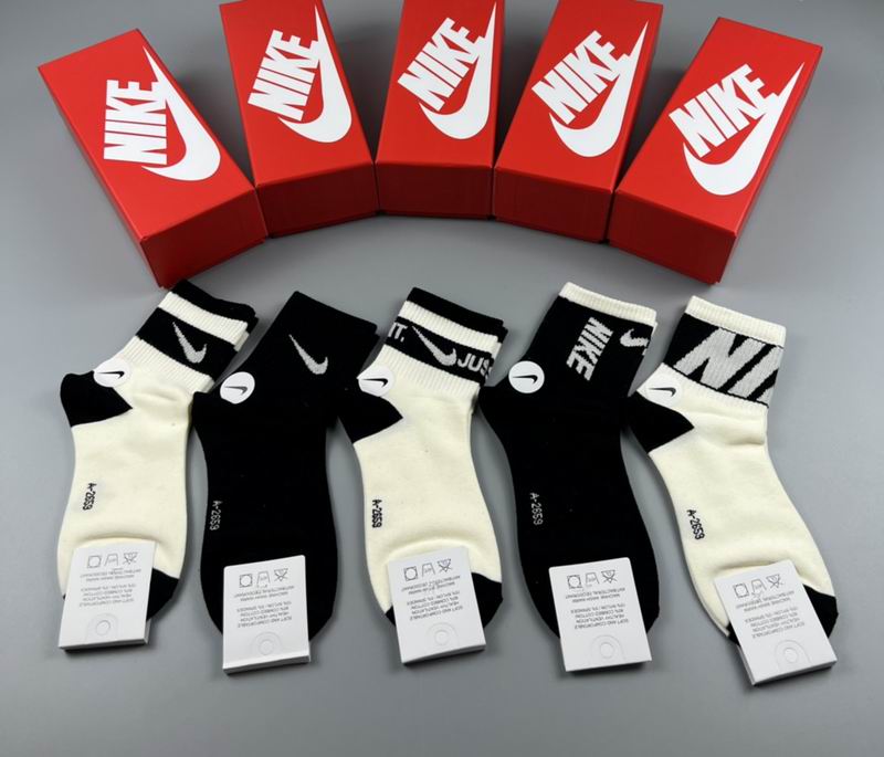 Nike socks  (8)