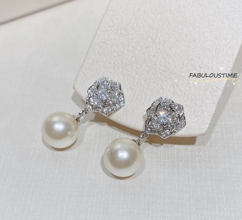 Piaget earring 07yxh01 (9)