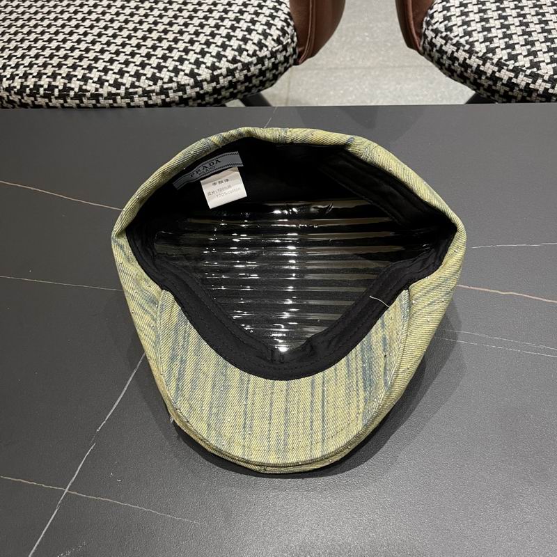 Prada beret (40)