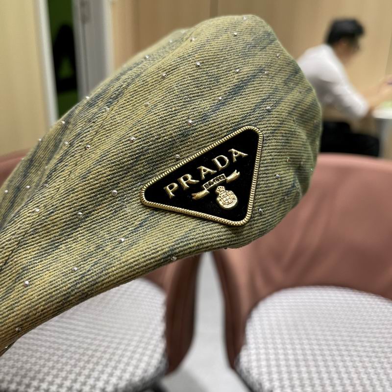 Prada beret (42)
