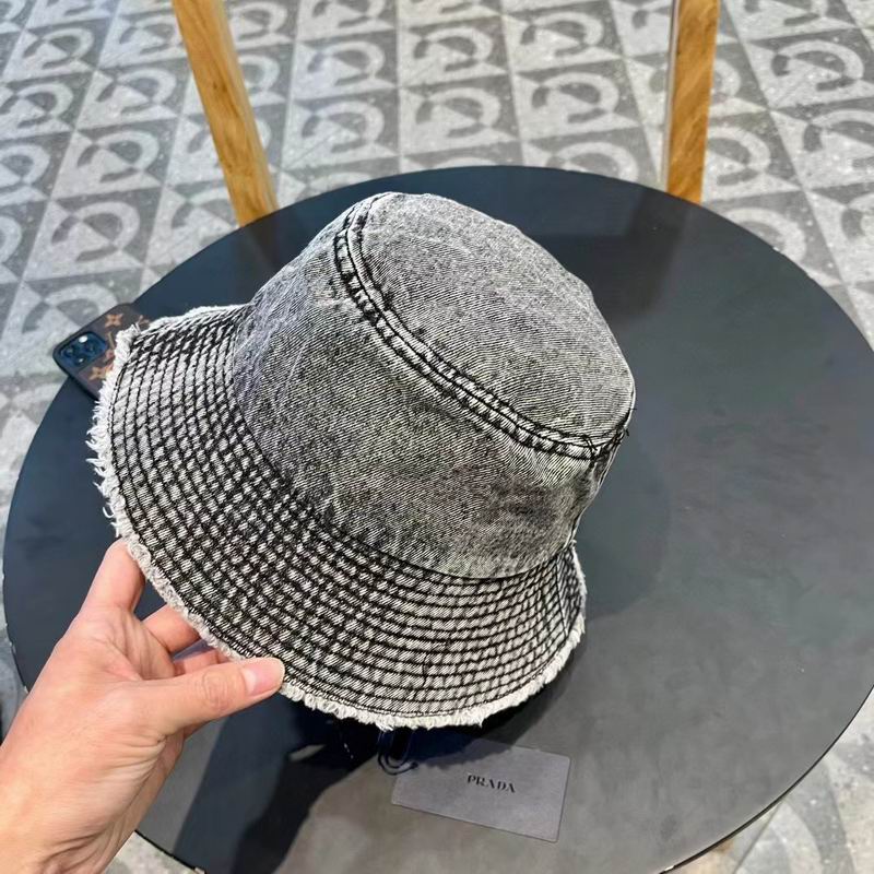 Prada hat (443)