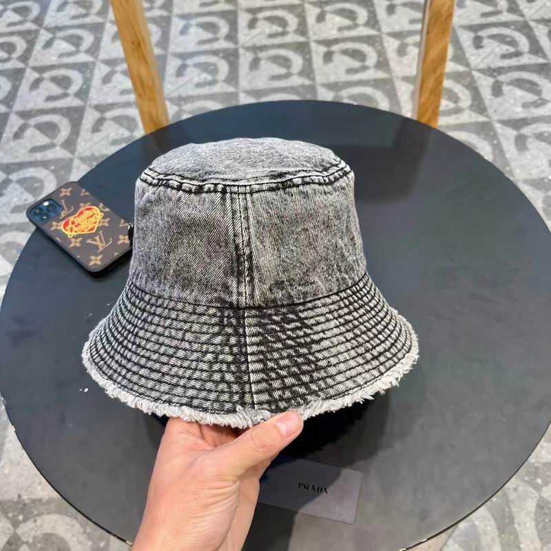 Prada hat (444)