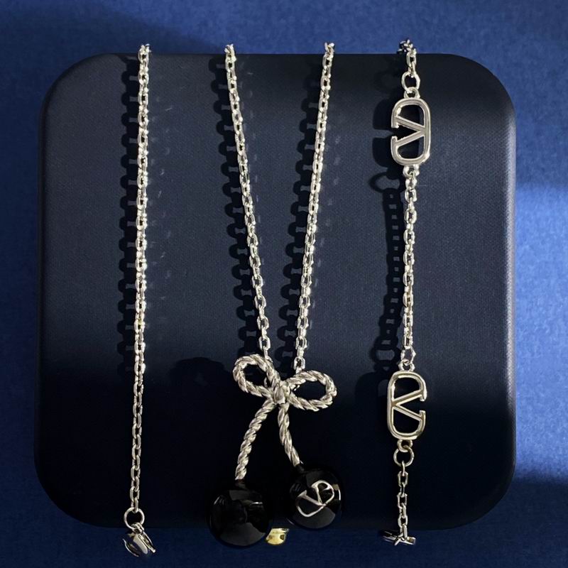 Valentino necklace 05yxh05 (3)