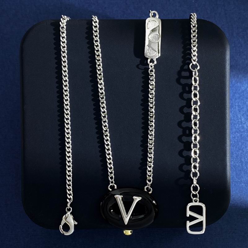 Valentino necklace 06yxh01 (3)