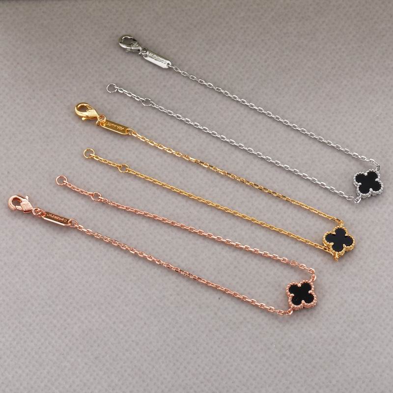 Van Cleef & Arpels bracelet 05yxh01 (2)