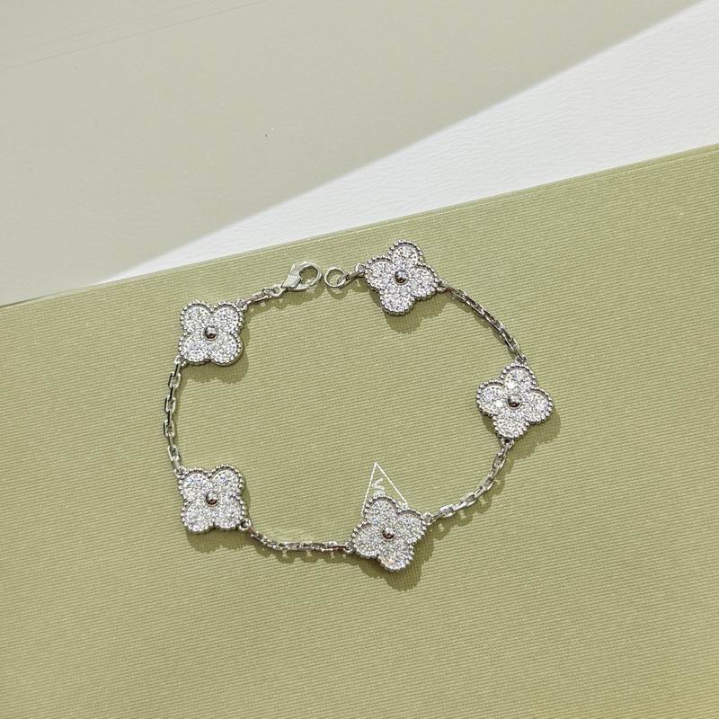 Van Cleef & Arpels bracelet 06yxh01 (3)