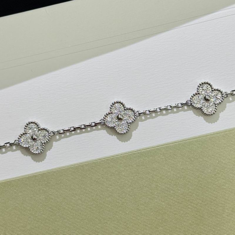 Van Cleef & Arpels bracelet 06yxh01 (4)