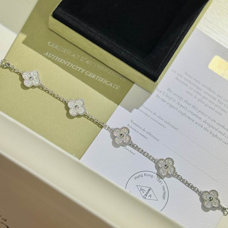 Van Cleef & Arpels bracelet 06yxh01 (5)