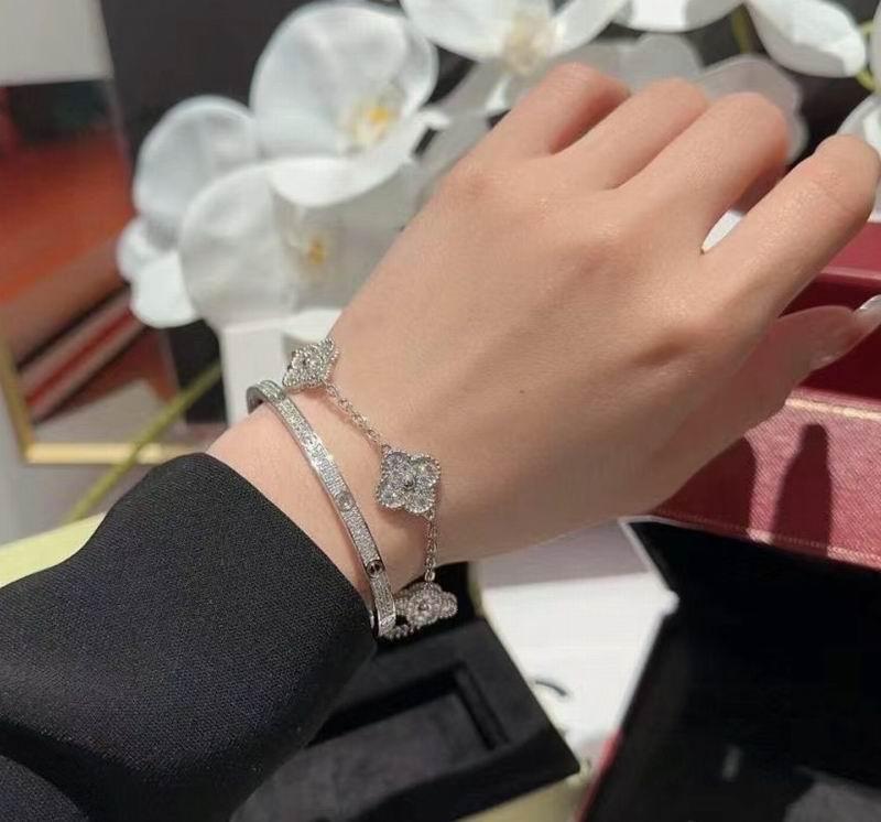 Van Cleef & Arpels bracelet 06yxh01 (6)