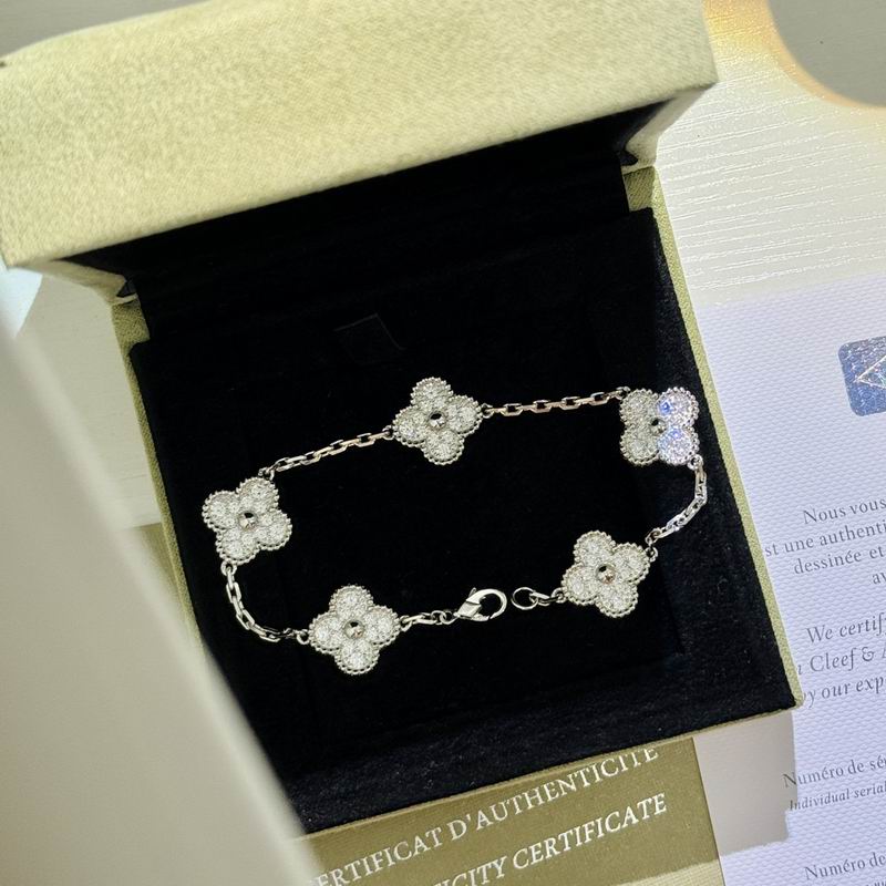 Van Cleef & Arpels bracelet 06yxh01 (7)