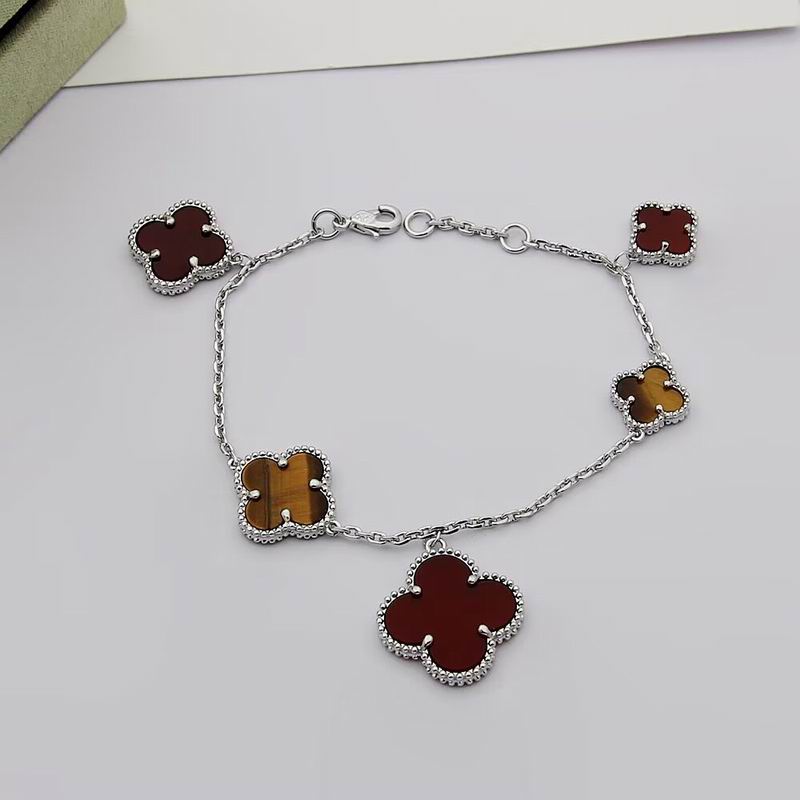 Van Cleef & Arpels bracelet 07yxh01 (10)