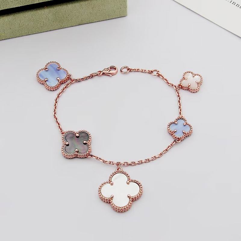 Van Cleef & Arpels bracelet 07yxh01 (5)