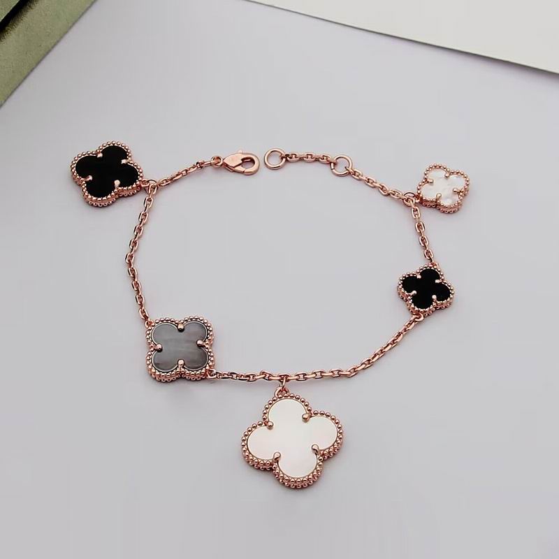 Van Cleef & Arpels bracelet 07yxh01 (7)