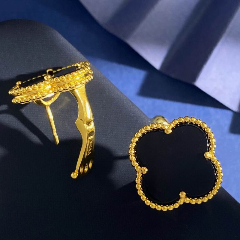 Van Cleef & Arpels earring 05yxh01 (5)