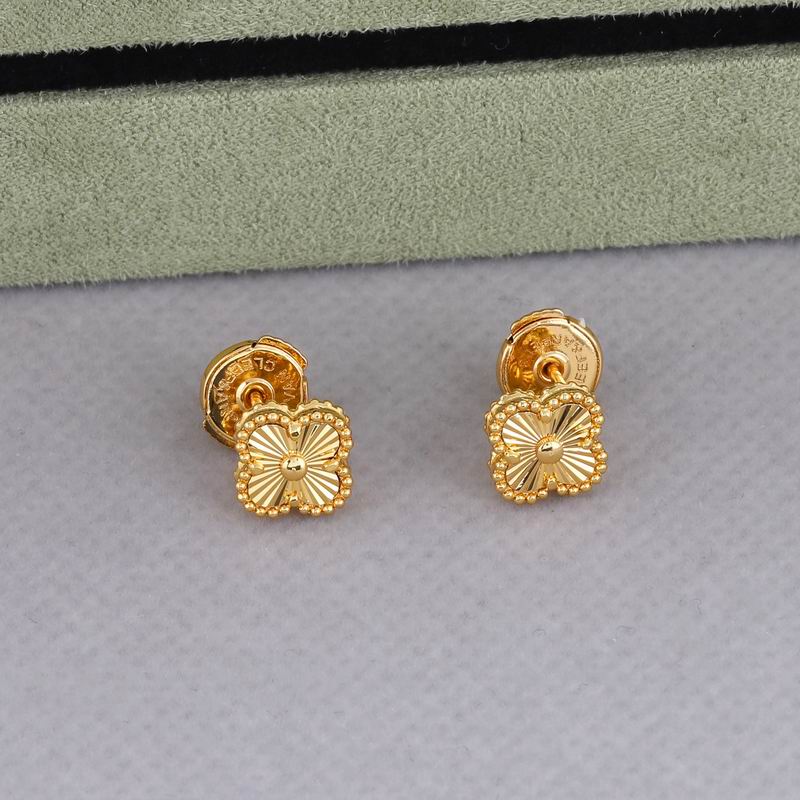Van Cleef & Arpels earring 05yxh04 (1)