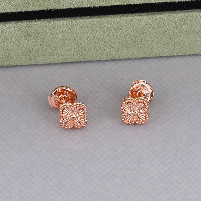 Van Cleef & Arpels earring 05yxh04 (2)