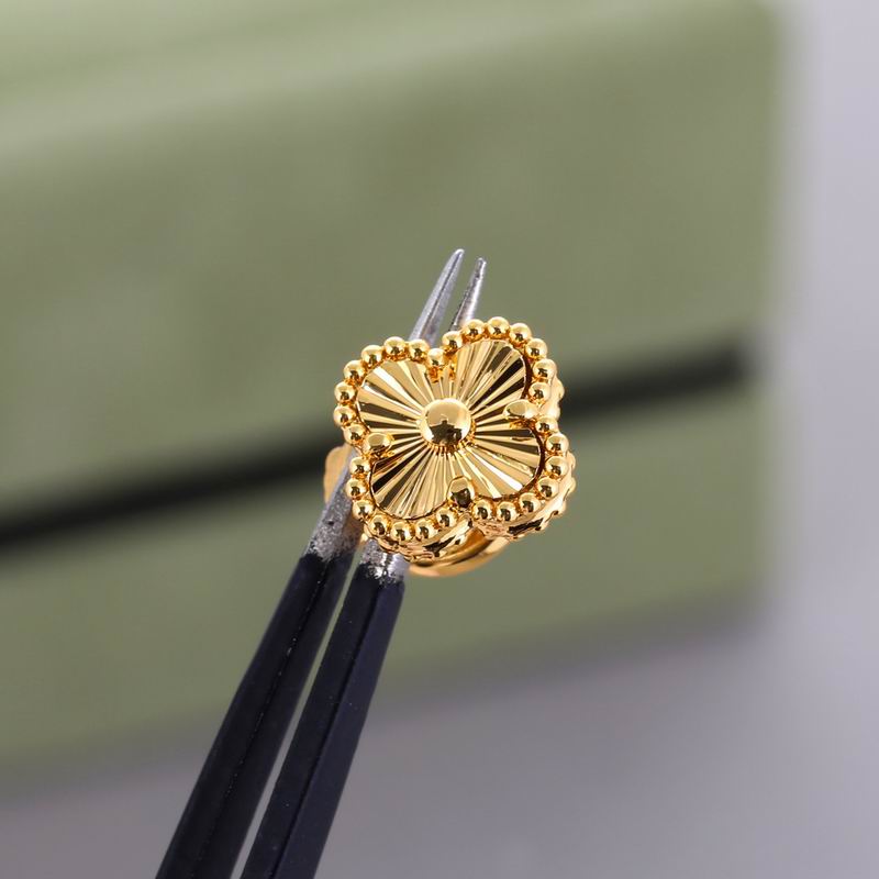 Van Cleef & Arpels earring 05yxh04 (5)