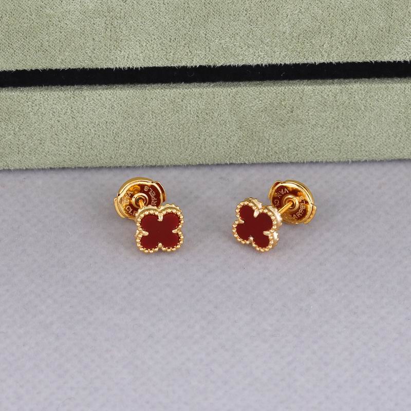 Van Cleef & Arpels earring 05yxh06 (1)