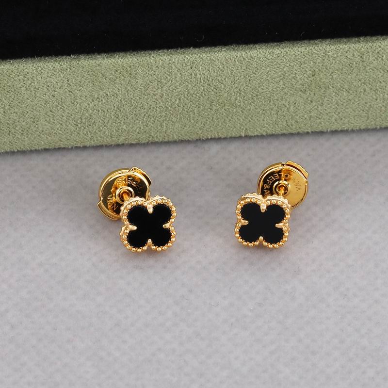 Van Cleef & Arpels earring 05yxh07 (1)