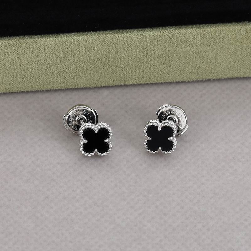 Van Cleef & Arpels earring 05yxh07 (3)