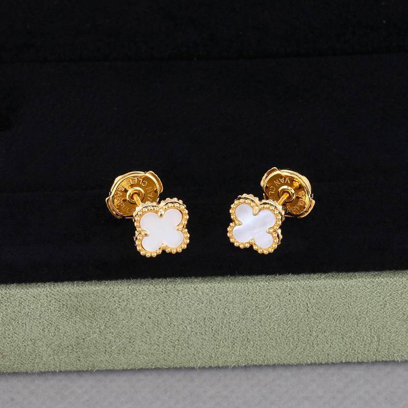 Van Cleef & Arpels earring 05yxh08 (1)