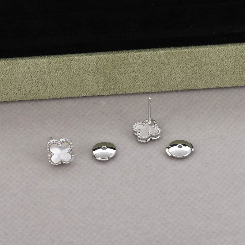 Van Cleef & Arpels earring 05yxh08 (4)