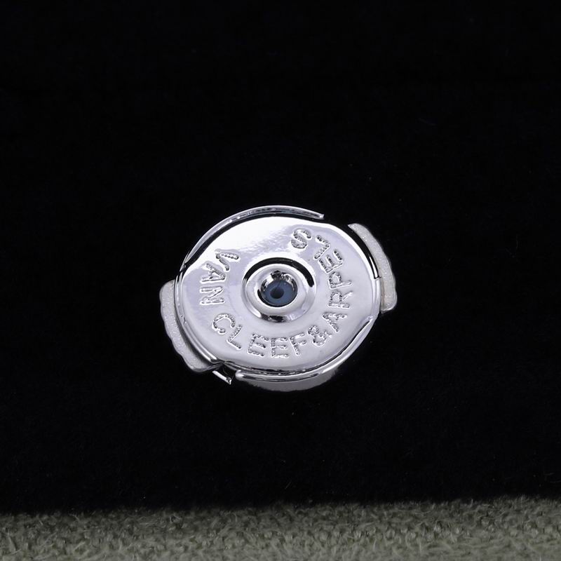 Van Cleef & Arpels earring 05yxh08 (5)