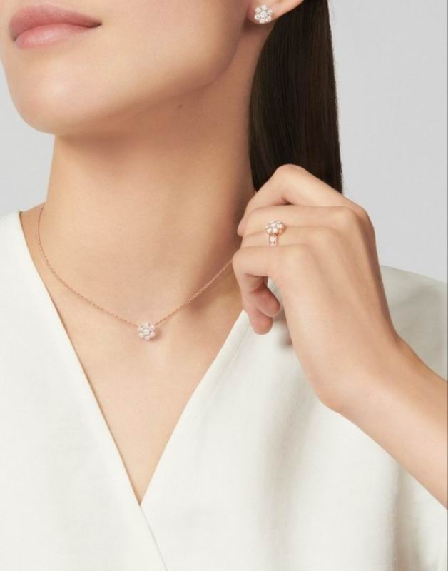 Van Cleef & Arpels necklace 04yxh02 (8)