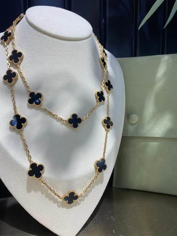 Van Cleef & Arpels necklace 04yxh03 (1)